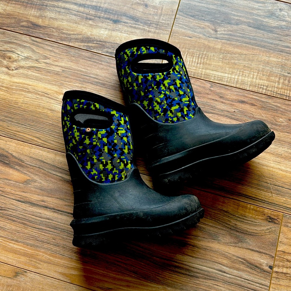 Bogs winter boots little kids sz 11 EUC